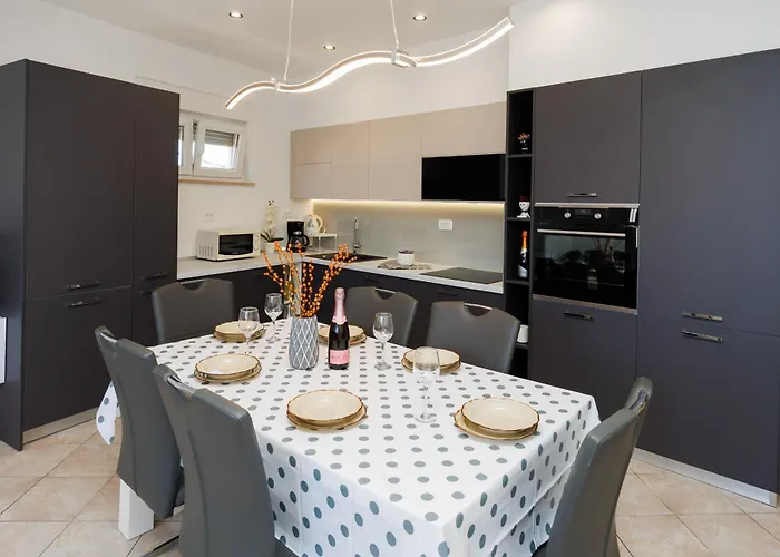 Apartment Nikoleto *