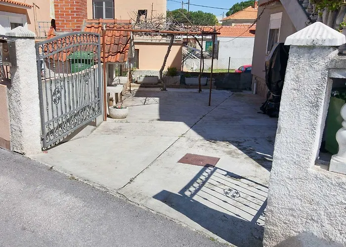 Apartment Nikoleto *